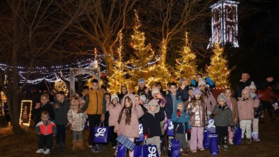 U miru, ljubavi i veselju održan je humanitarni Advent u Bobanovoj Dragi FOTO