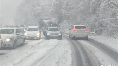 Snijeg odvojio Hercegovinu od Bosne, u susjedstvu šalju SMS upozorenja građanima