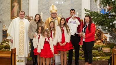 Biskup Majić krstio peto dijete u obitelji Bolotin