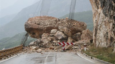 Zbog učestalih odrona počeli radovi na sanaciji ceste Makarska-Vrgorac