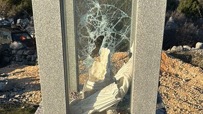 Bezbožnici razbili kip Blažene Djevice Marije kod Čapljine 