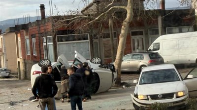 Grude: U teškoj prometnoj nesreći velika materijalna šteta i troje ozlijeđenih