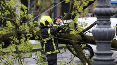 U nevremenu u Zagrebu oštećene 24 osnovne i 16 srednjih škola