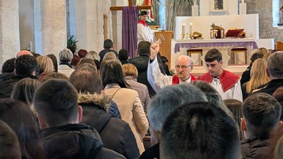 BLAGOSLOV GRANČICA U GRUDAMA! Fra Stanko Pavlović: U Velikom tjednu neka bude više kućne molitve! Zajednički izmolite Gospin plač, Put križa...