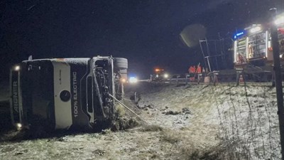 Državljanin BiH lakše ozlijeđen: Električnim kamionom sletio s ceste, šteta 400.000 eura