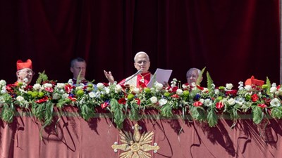 URBI ET ORBI Papa poručio: ''Tko ima oružje, neka ga položi''