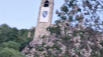 Grad Čapljina oštro osudio postavljanje zastave s ljiljanima u Počitelju: ''Svjesno unošenje nemira''