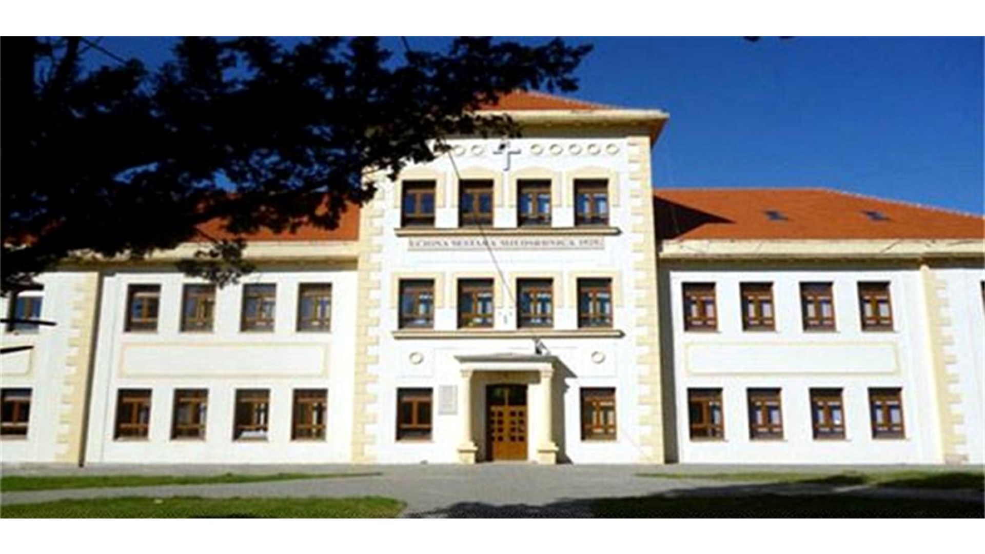 Svim učenicima prvih razreda srednjih škola Grad Ljubuški će isplatiti po 300 KM
