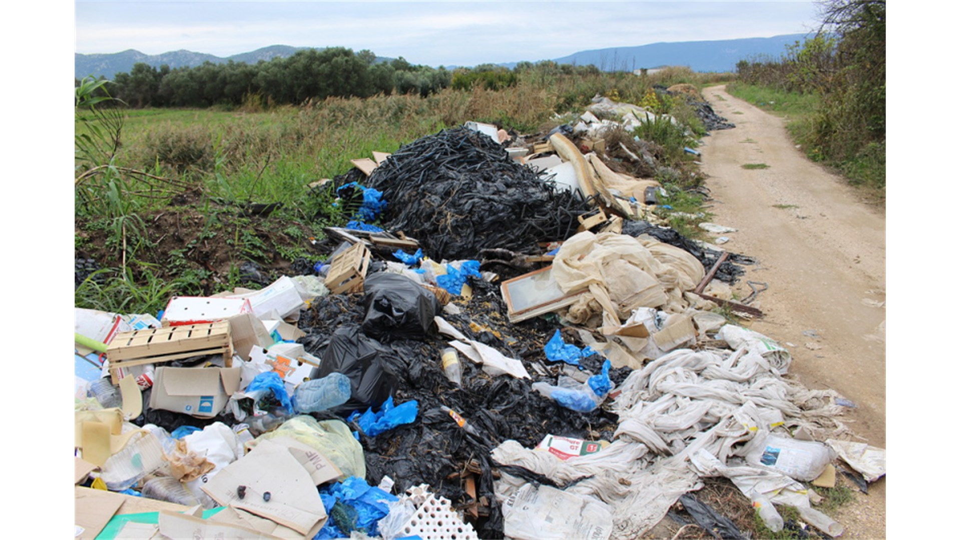 Imotsko-Bekijsko polje krš i jezera pod hrpama ilegalnog otpada