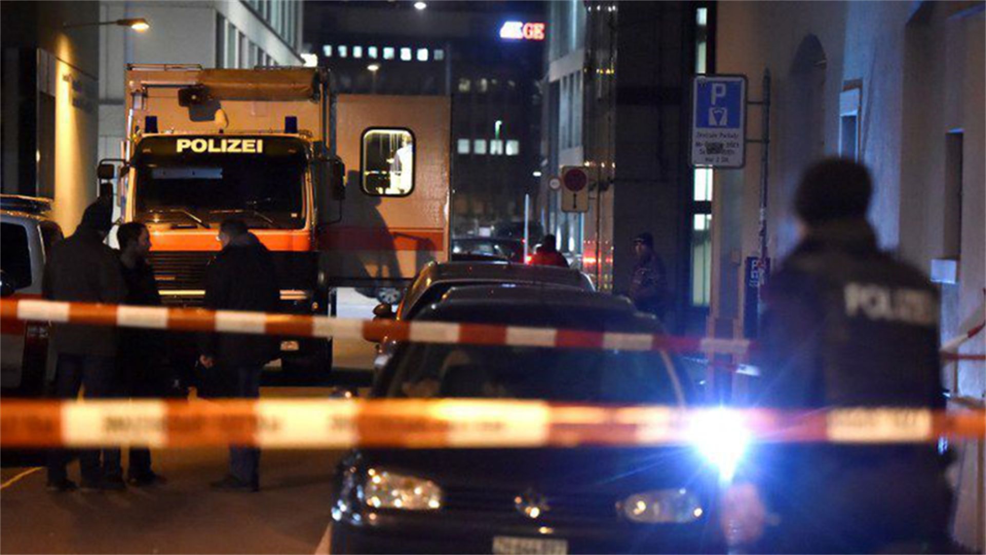 Za požar u Švicarskoj kriv konobar koji je plesao na ramenima kolege?