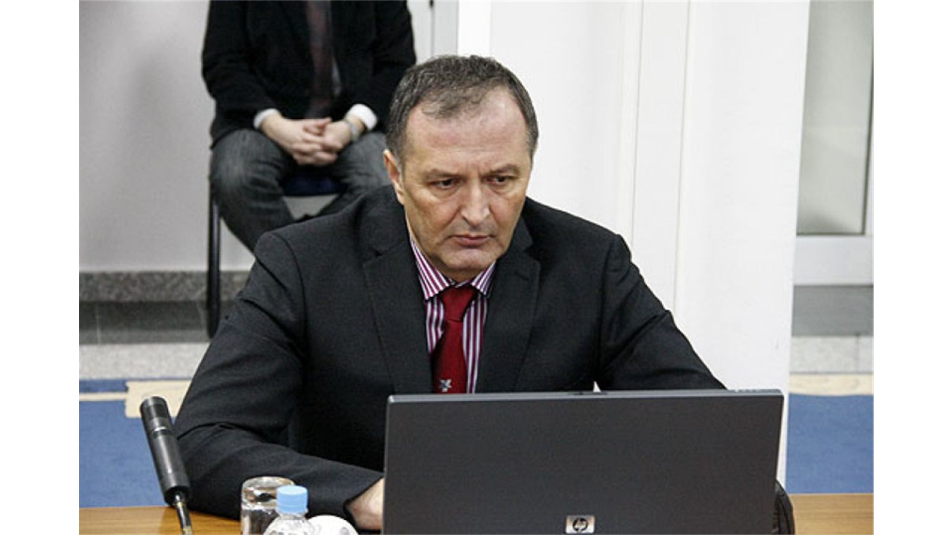 Nakon posljednje opomene iz SAD-a Helez se pere