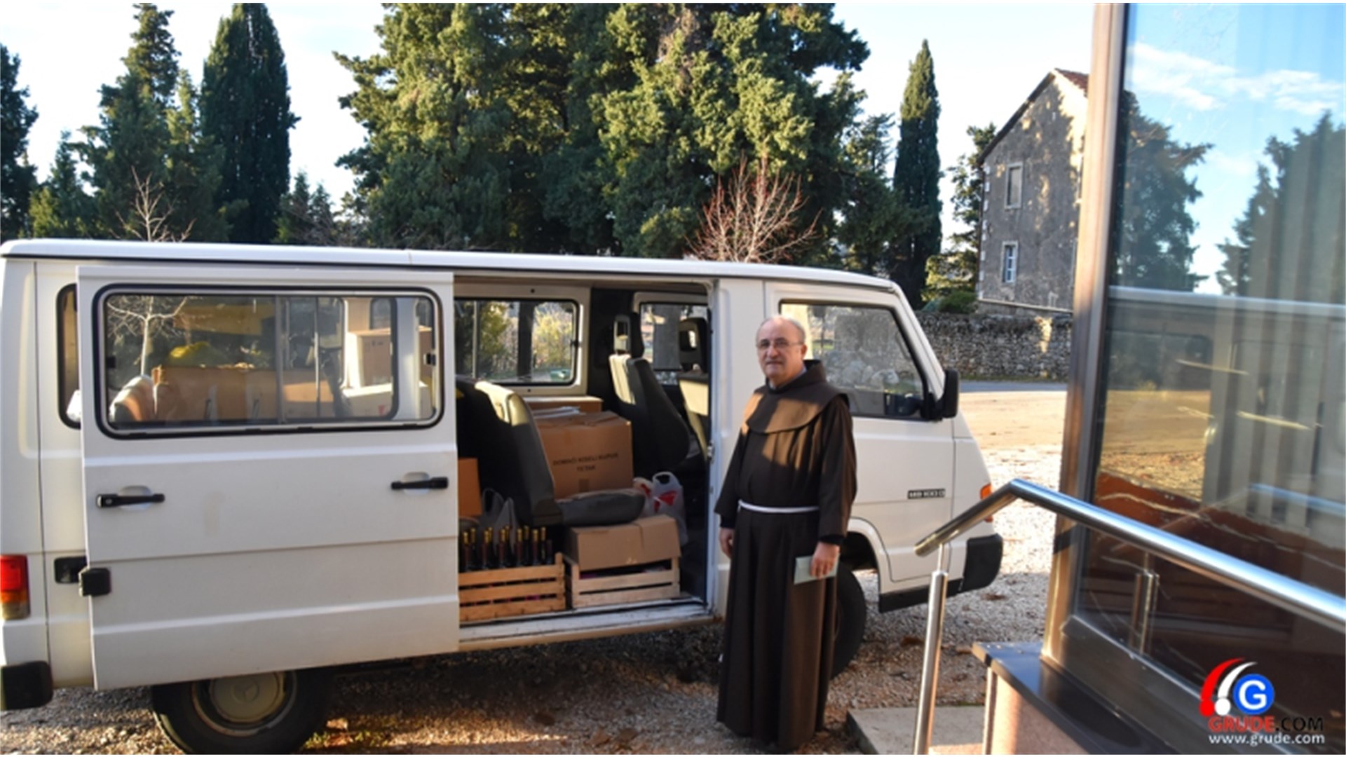 Novi rekord: Župljani Gruda donirali 18.440 KM i kombi hrane za pučke kuhinje Kruha svetog Ante u Sarajevu