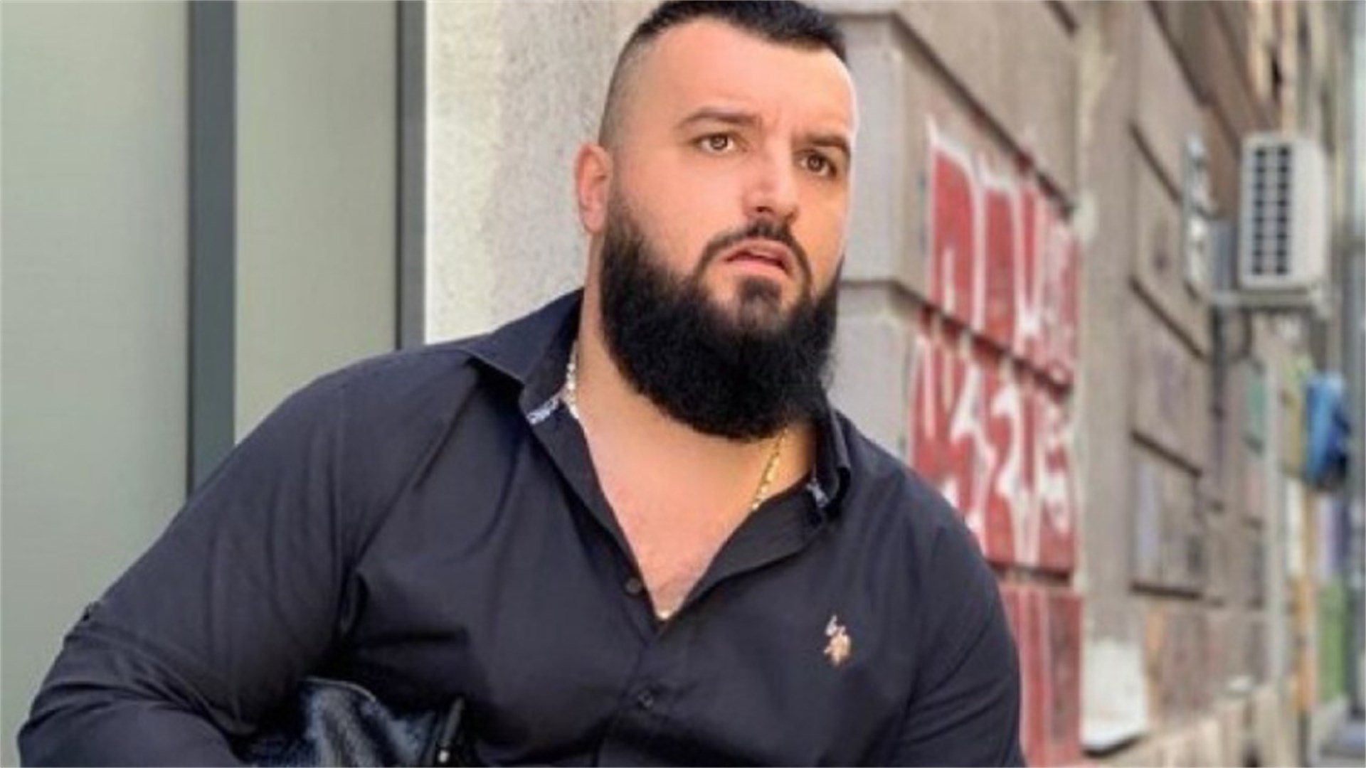 Na koncertu osuđivanih glazbenika iz BiH mladića teško pretukli zaštitari, Teu (19) se liječnici bore za život