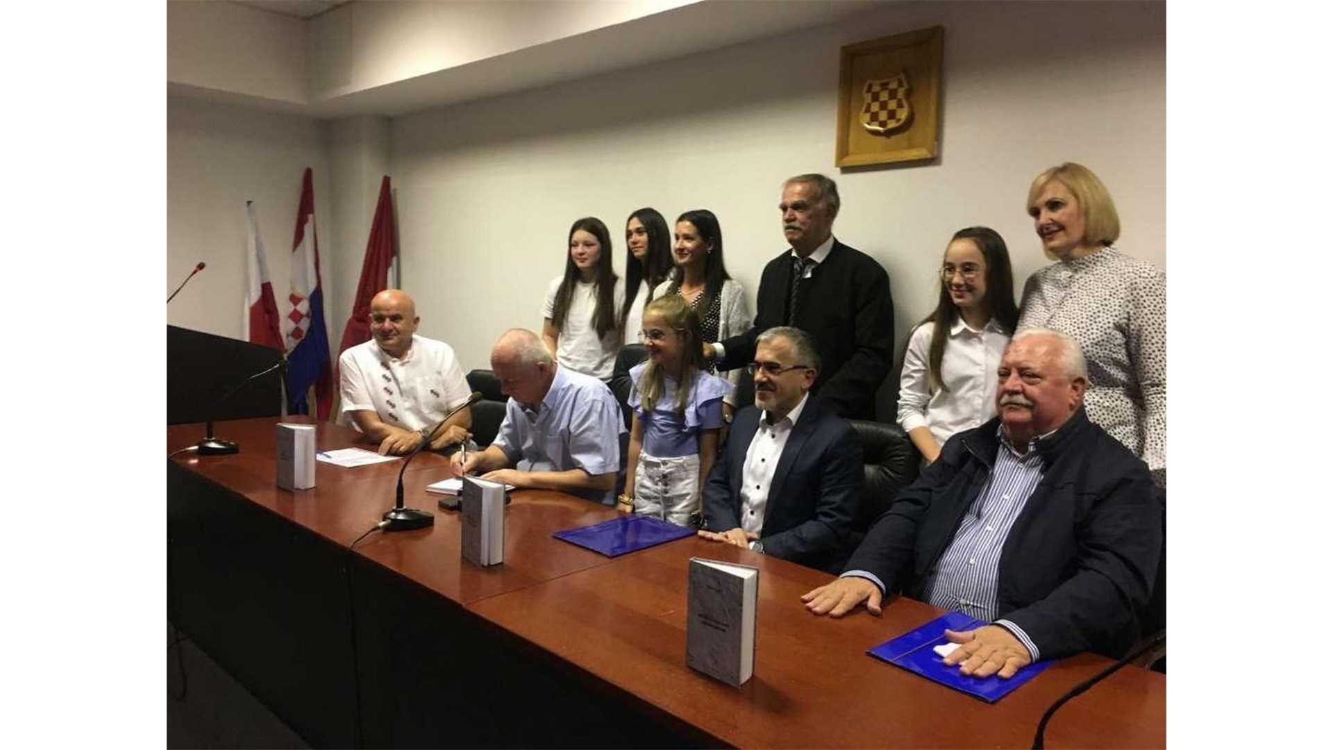 TOMISLAVGRAD: Promovirana knjiga Mije Tokića ''Breme te tvoje nosi: Izabrane pjesme''