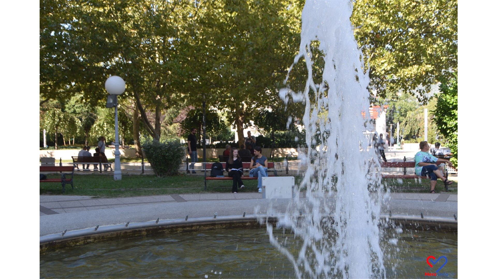 FOTO: Prošetali smo s fotoaparatom kroz Mostar! U kadar nam upala i jedna od najljepših voditeljica u BiH