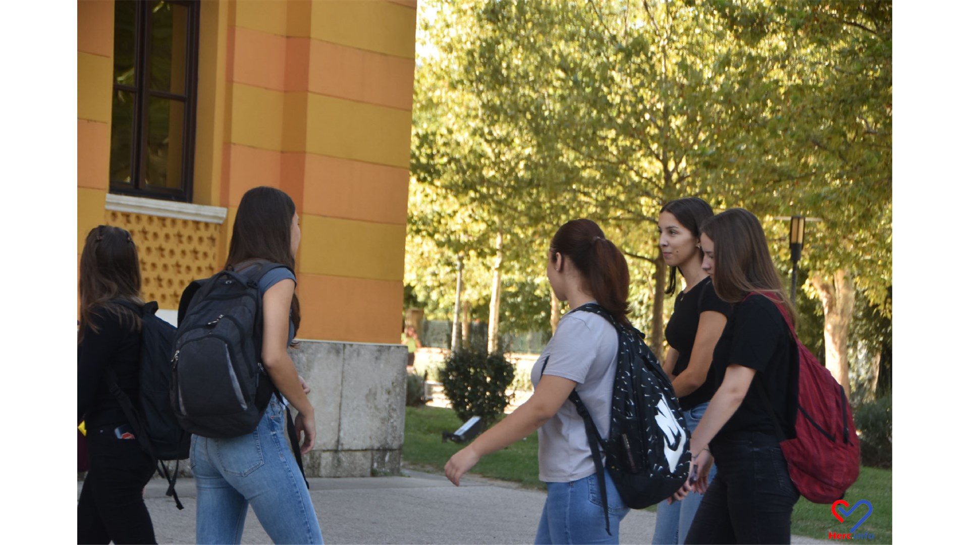 FOTO: Prošetali smo s fotoaparatom kroz Mostar! U kadar nam upala i jedna od najljepših voditeljica u BiH