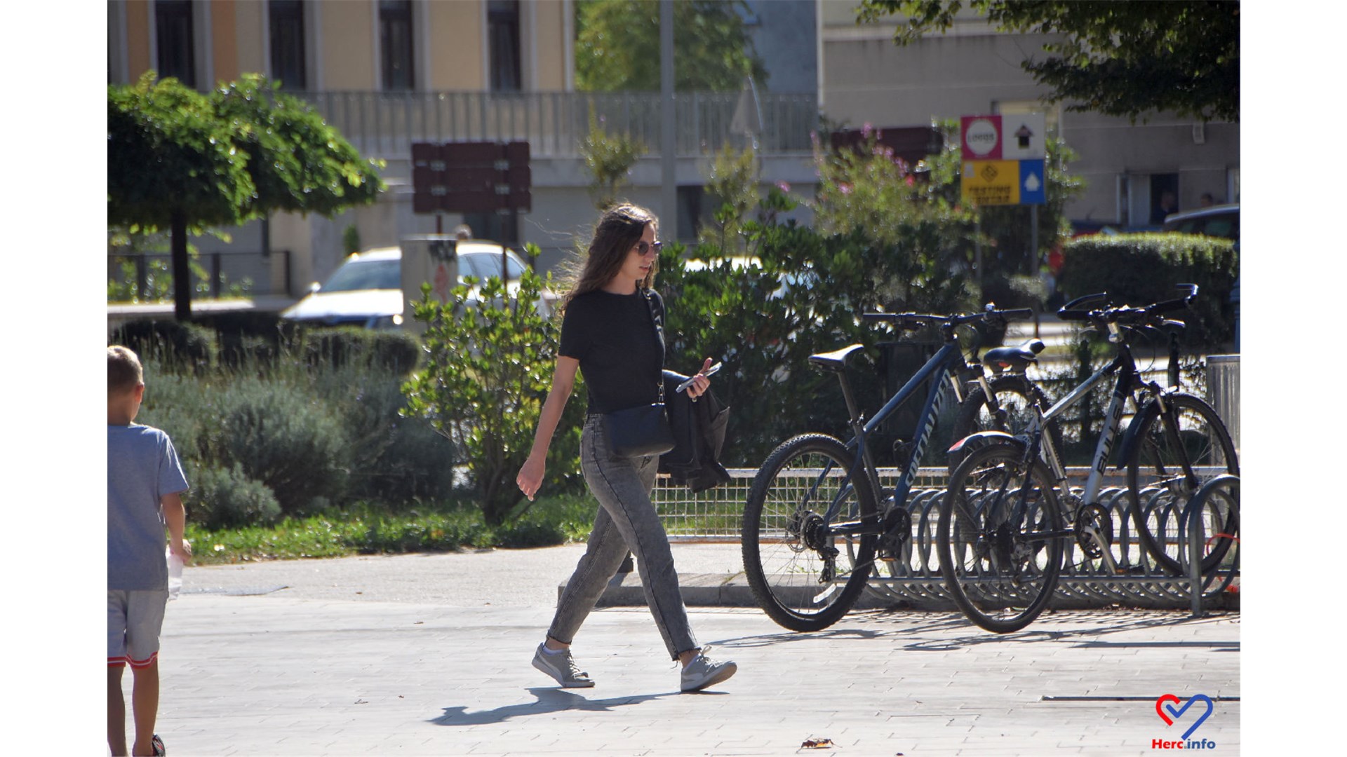 FOTO: Prošetali smo s fotoaparatom kroz Mostar! U kadar nam upala i jedna od najljepših voditeljica u BiH