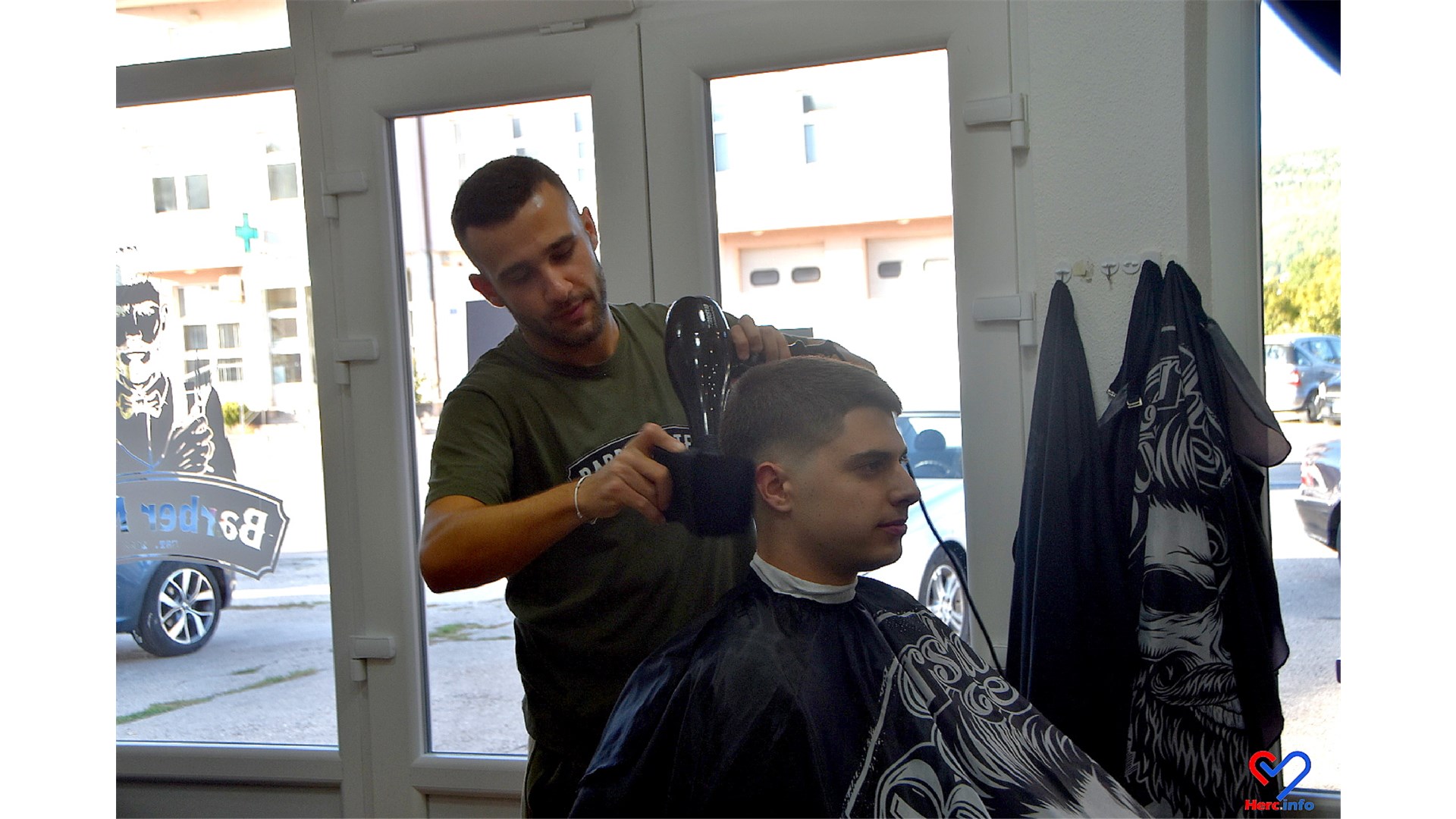(FOTO) Mate Čolak, nogometaš među frizerima: Traže se frizure kao kod Gvardiola, Ronalda, Hazarda, Beckhama...