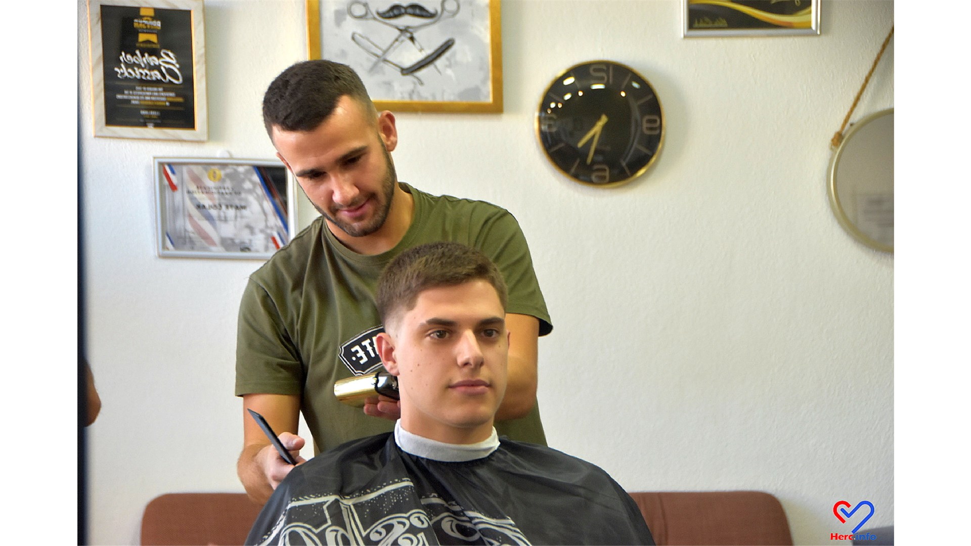 (FOTO) Mate Čolak, nogometaš među frizerima: Traže se frizure kao kod Gvardiola, Ronalda, Hazarda, Beckhama...
