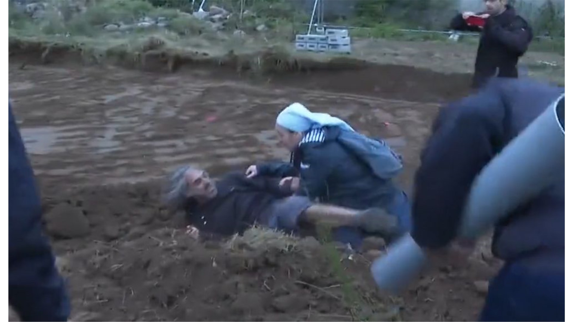 VIDEO Časna izgubila živce i bacila se na aktivista koji je sprečavao gradnju crkve