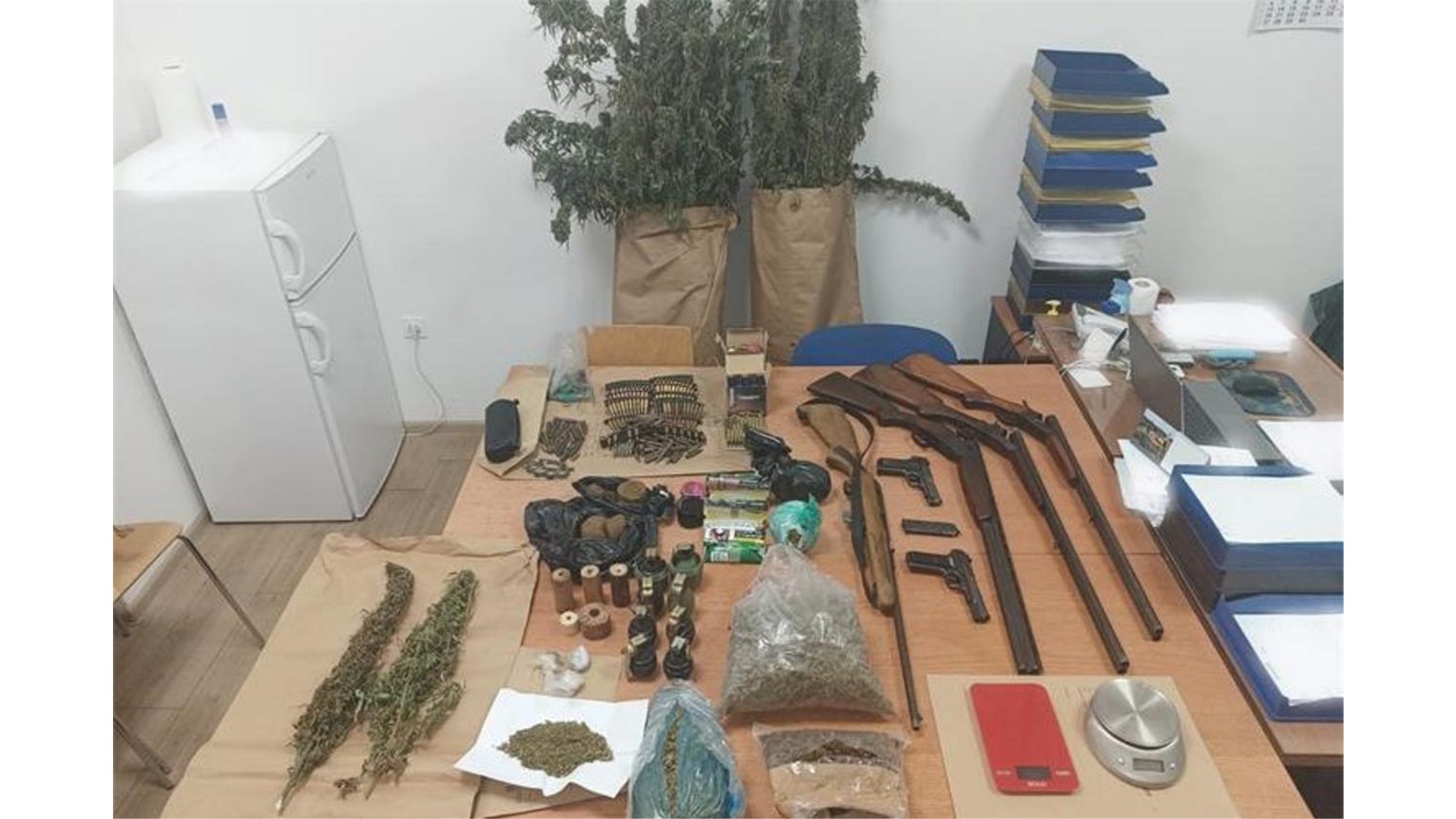 Prilikom pretresa izvukao pištolj pa pokušao ubiti policajca! U cijevi, srećom, nije bilo metaka