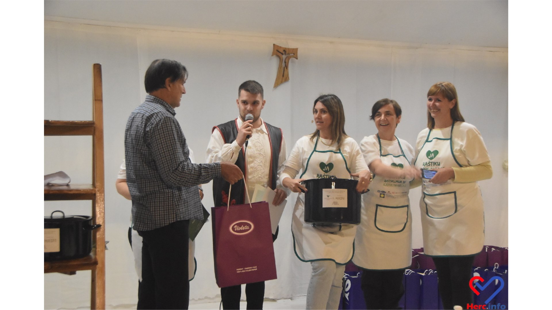 FOTO: Bili smo na Raštikijadi koja je okupila Hercegovinu i Dalmaciju! Od raštike pravili tortilje, baklave, sladoled...