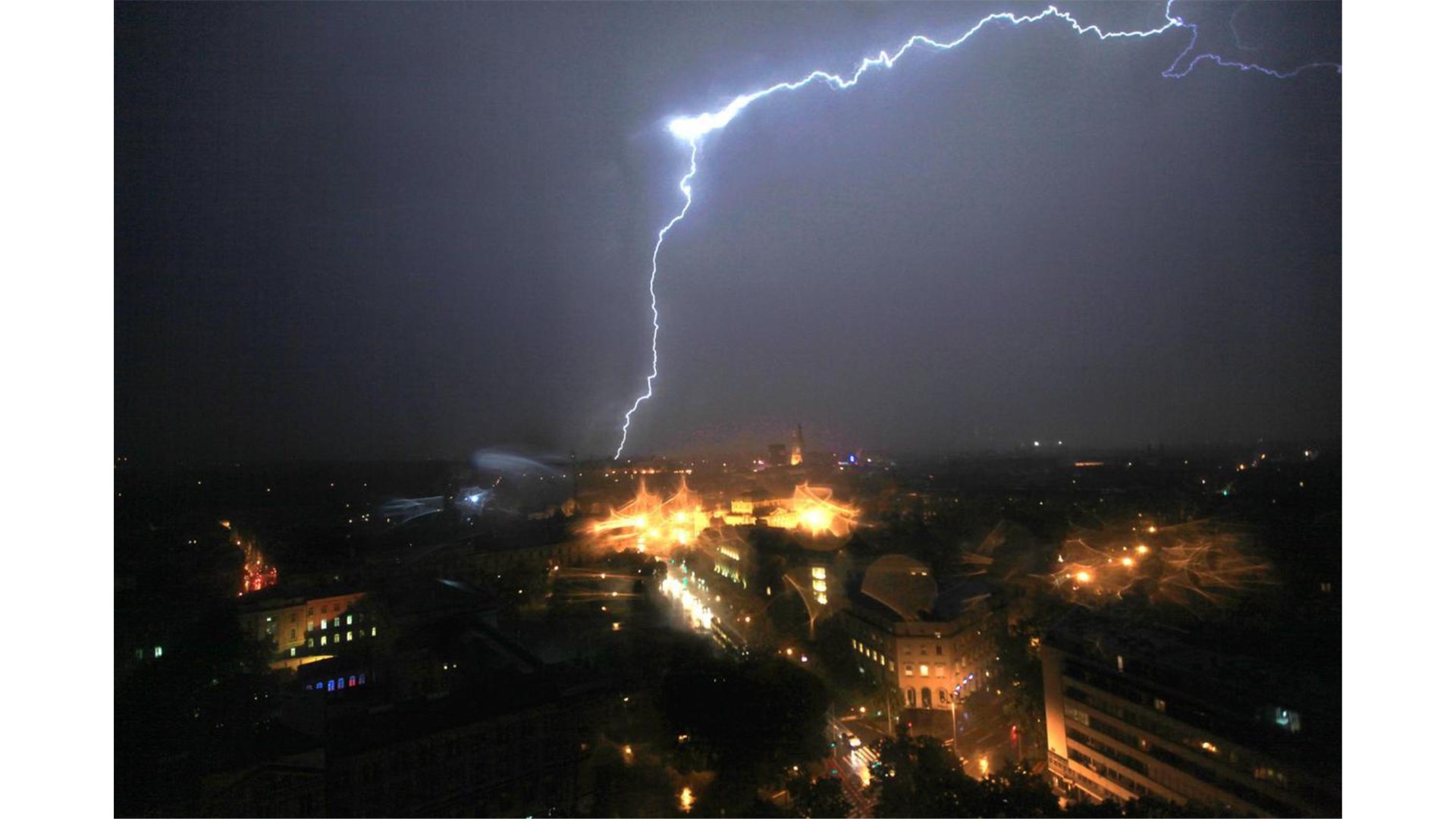 Snažno nevrijeme u noći s četvrtka na petak u BiH, pali se meteoalarm, mogući ekstremi poput poplava...