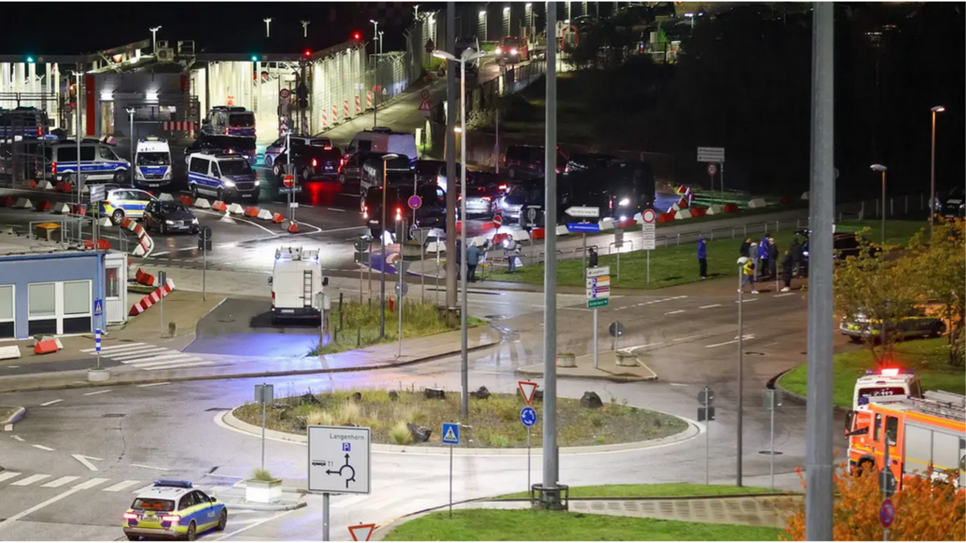 TALAČKA KRIZA: Autom uletio na aerodrom u Hamburgu i pucao