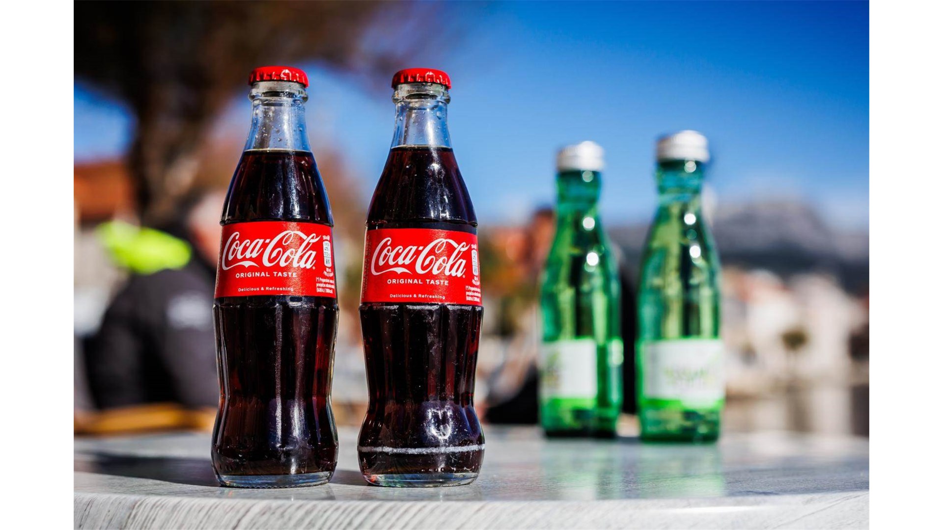 Coca Cola stigla u Hajduk, Gattusu stiže voda koja je bila predmet skandala, ali su optužene konobarice