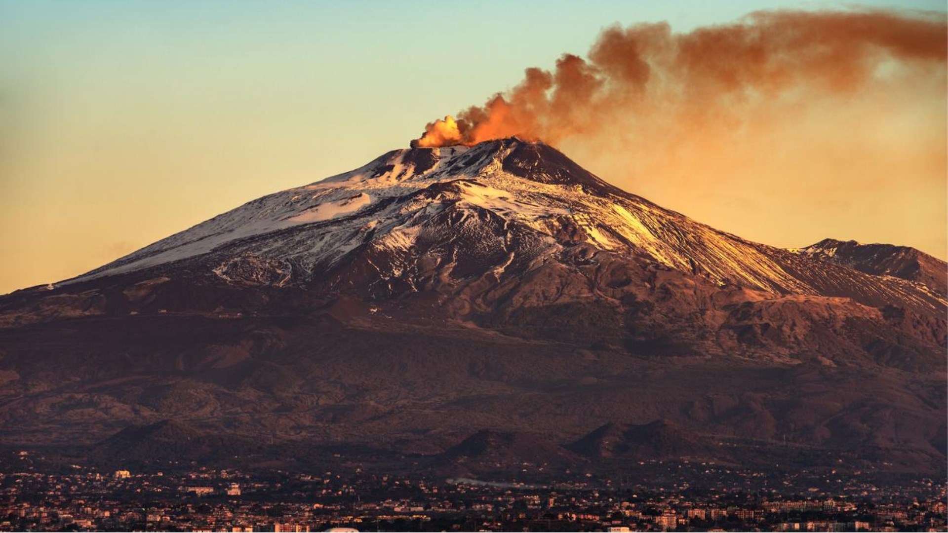 Eruptirala Etna, pred buđenjem i Fagradalsfjall... podignuti stupnji upozorenja