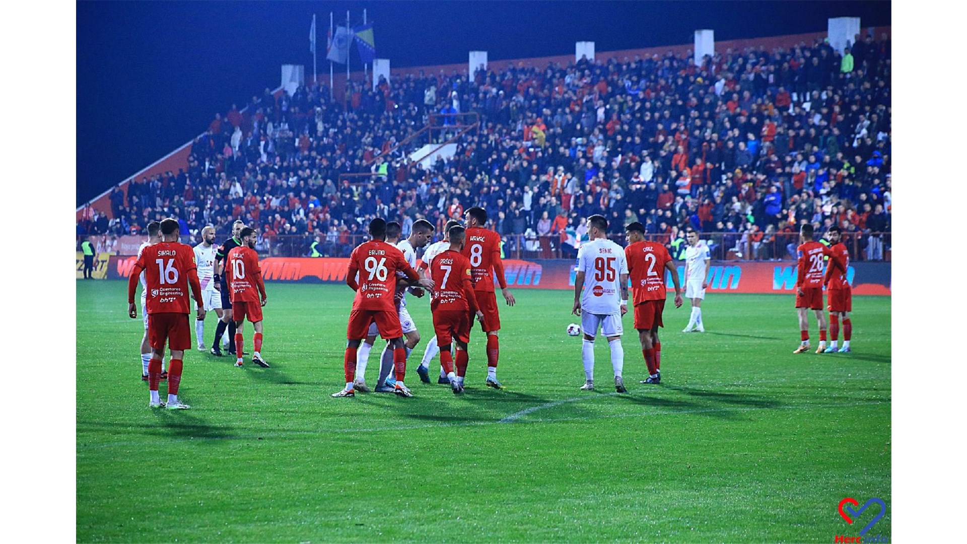 FOTO: Utakmica u kojoj je sport pao u drugi plan...