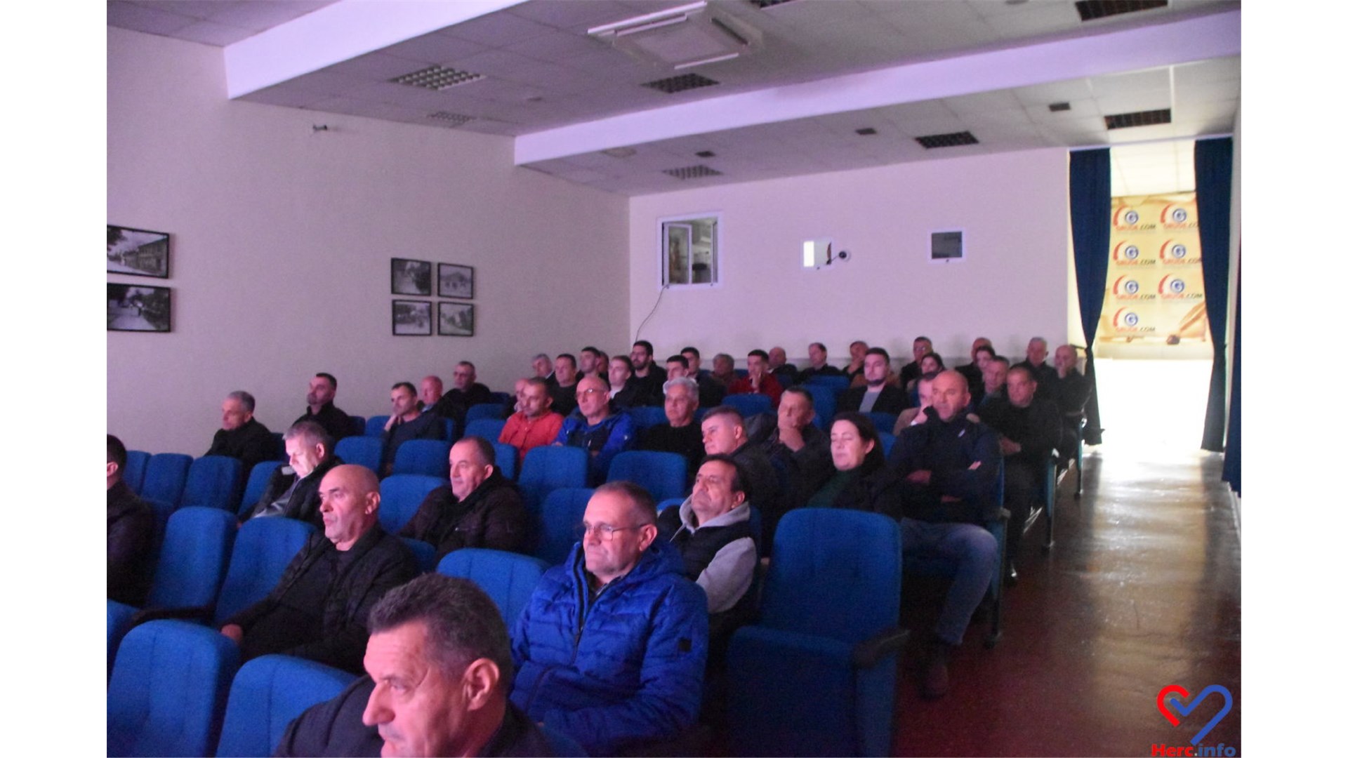 FOTO: Uoči 18.11. u Grudama - Zapaljene svijeće, prikazan film Zidine