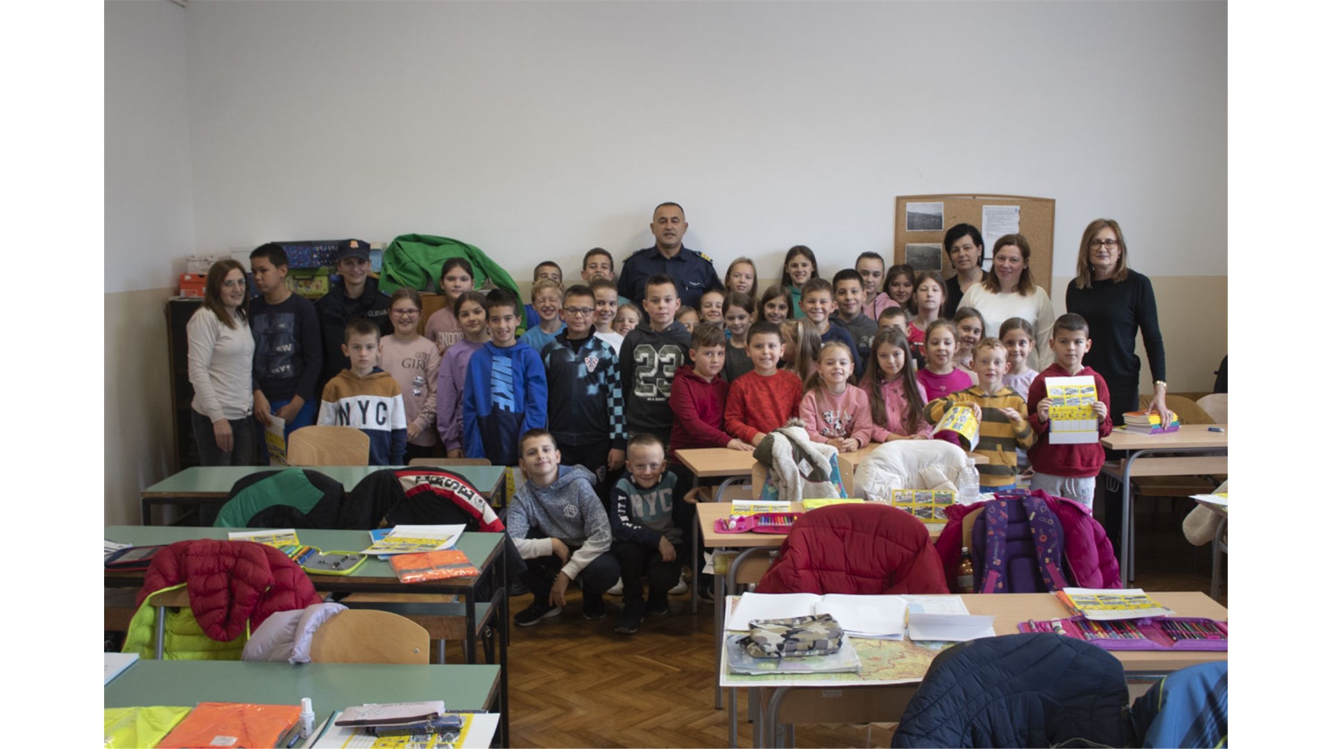 Auto-moto klub Široki Brijeg provodi akciju ''Počela je školska godina'' FOTO