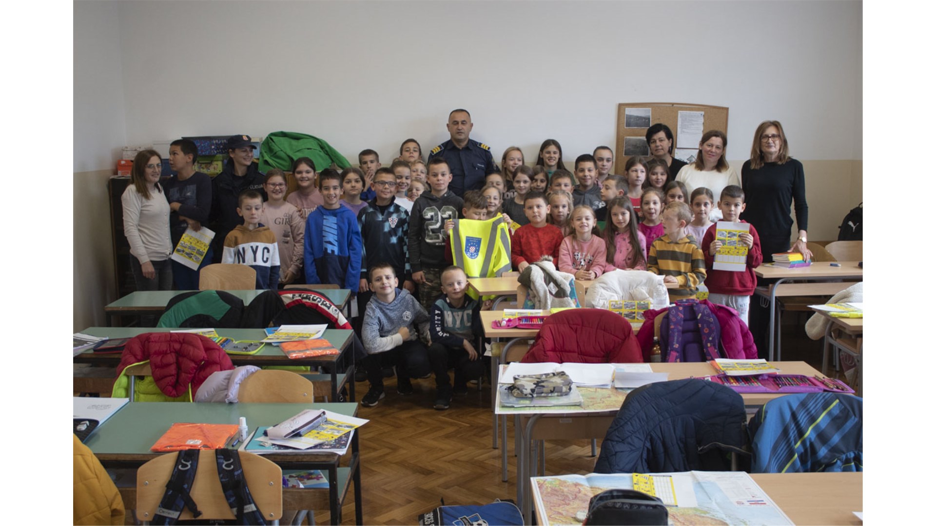 Auto-moto klub Široki Brijeg provodi akciju ''Počela je školska godina'' FOTO