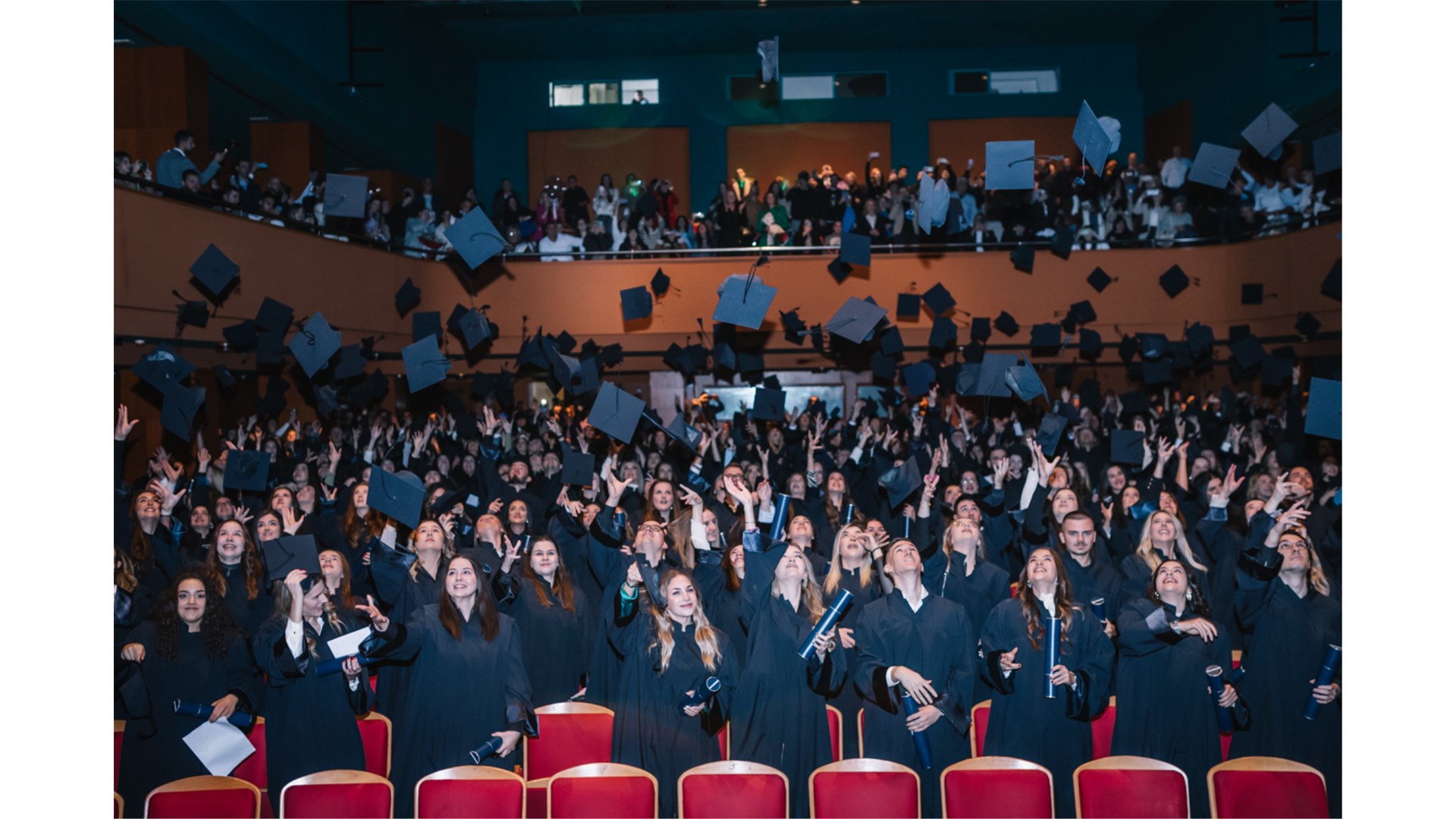 FOTO: Svečano promovirano 367 diplomanda Filozofskog fakulteta Sveučilišta u Mostaru
