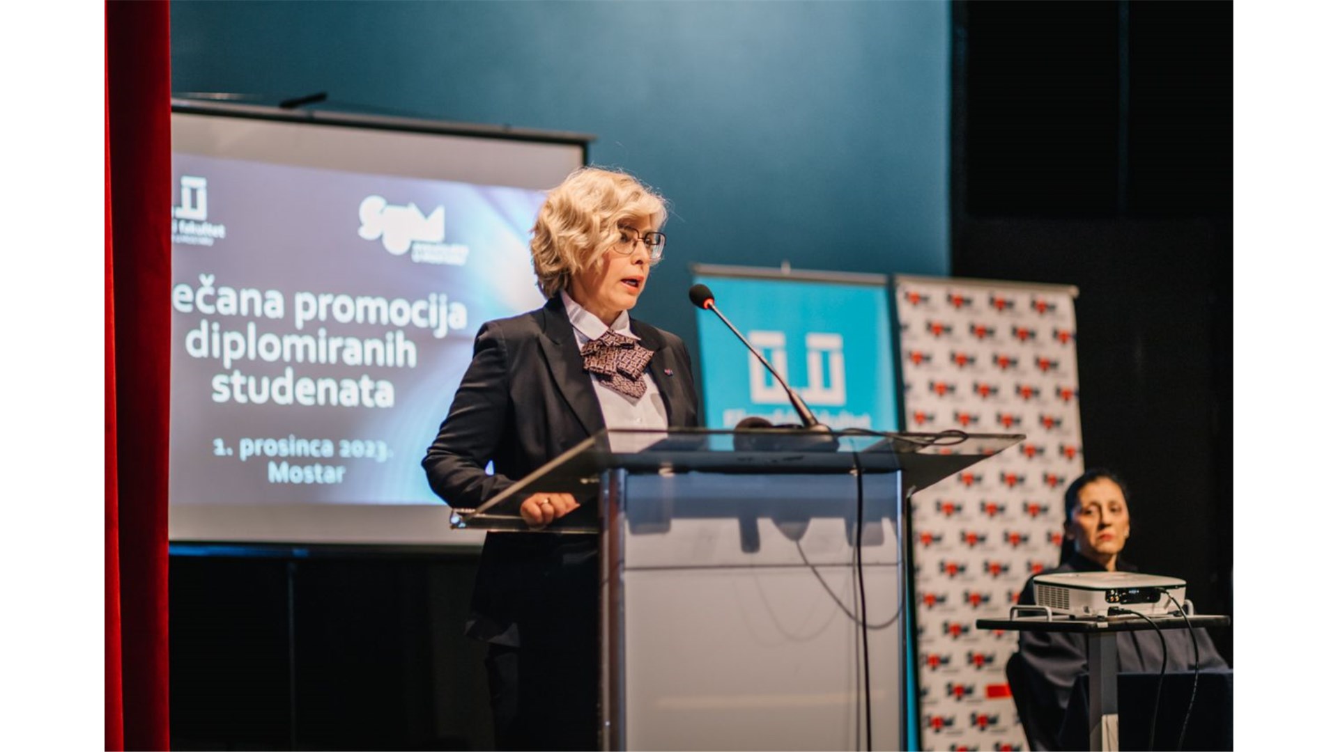 FOTO: Svečano promovirano 367 diplomanda Filozofskog fakulteta Sveučilišta u Mostaru