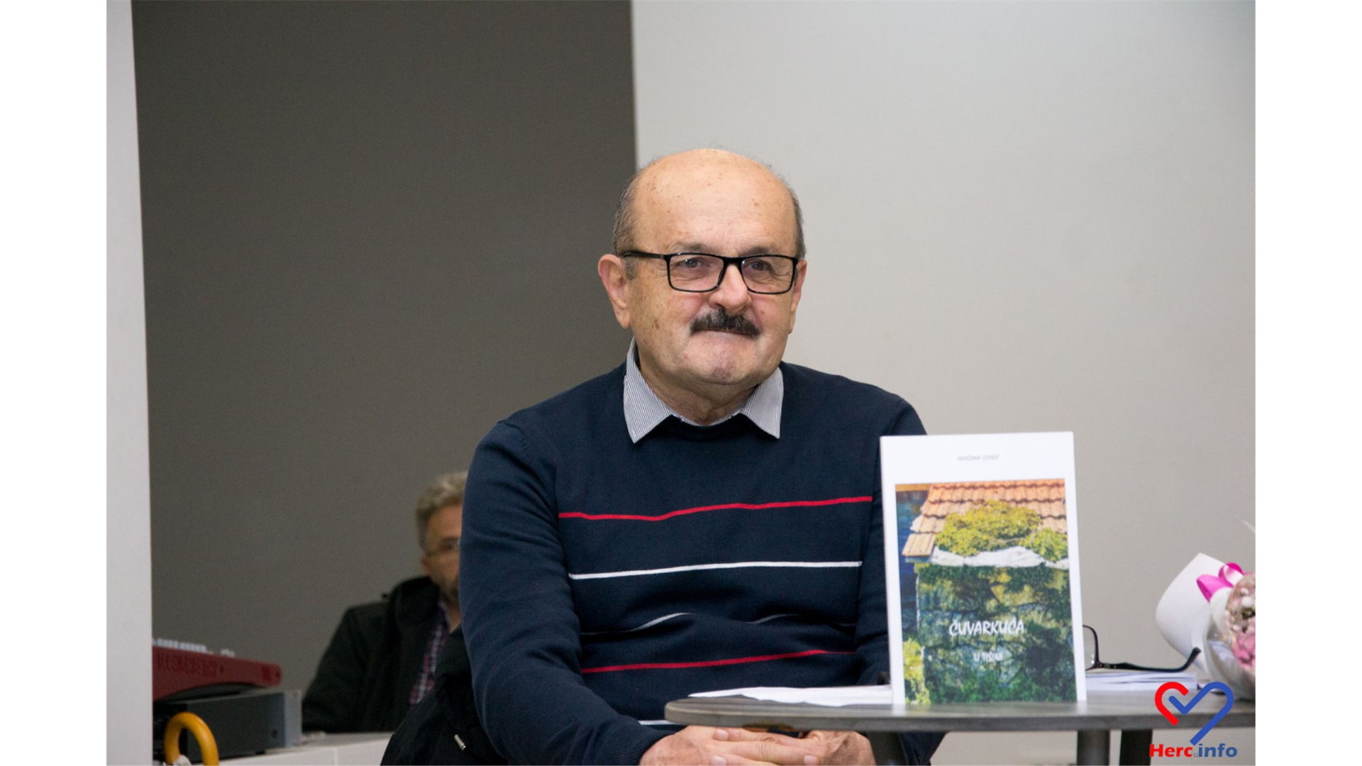 FOTO: Snježana Lovrić, pjesnikinja i slikarica podrijetlom iz Drinovaca, u prepunoj Kosači predstavila knjigu 'Čuvarkuća u tišini'