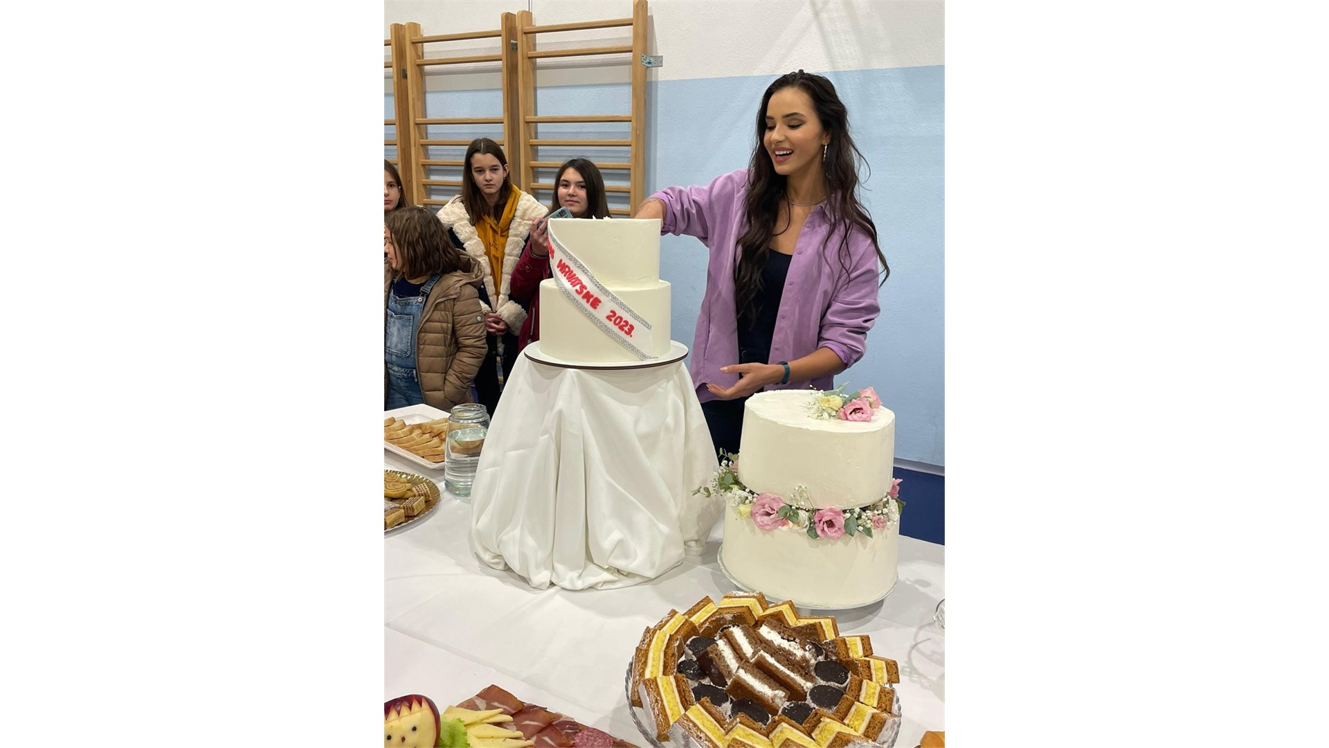 FOTO: Veliki doček za Miss Hrvatske u Tomislavgradu! Potekle i suze, nebo obasjao vatromet