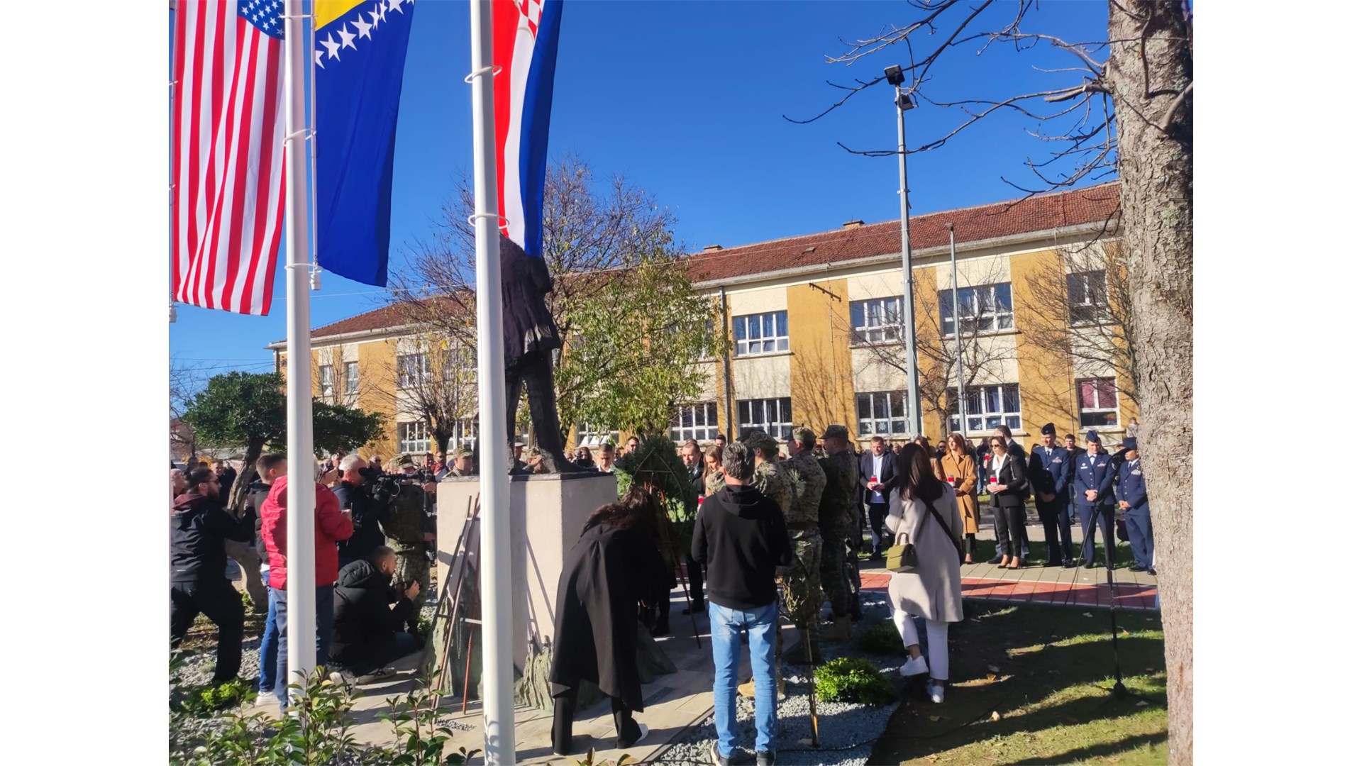 U rodnom Ljubuškom podignut spomenik američkom heroju Drugog svjetskog rata