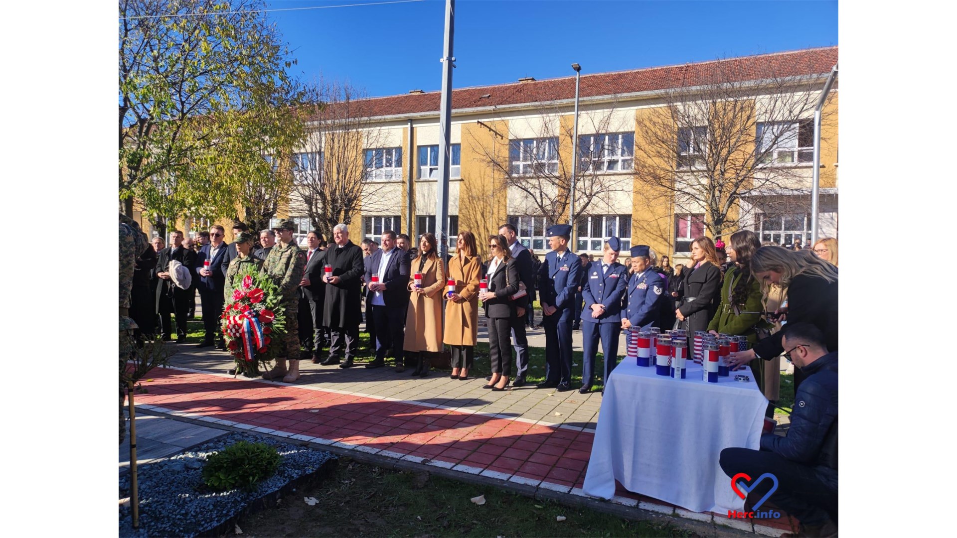 U rodnom Ljubuškom podignut spomenik američkom heroju Drugog svjetskog rata