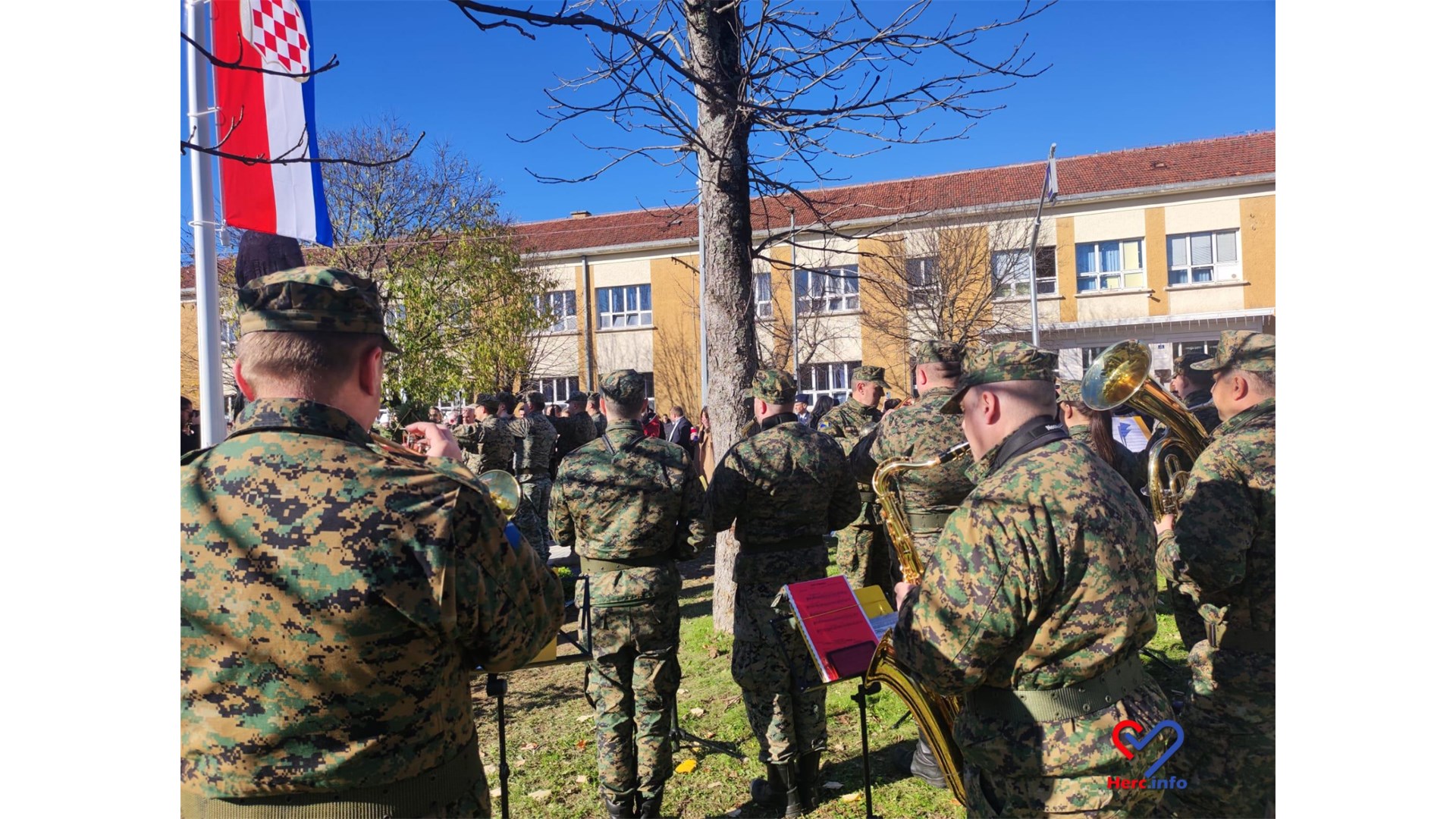 U rodnom Ljubuškom podignut spomenik američkom heroju Drugog svjetskog rata