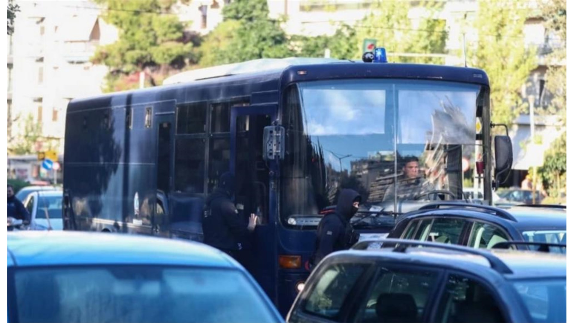 Nakon gotovo četiri mjeseca zatvora iz Grčke je izašlo prvih 20 pripadnika Bad Blue Boysa