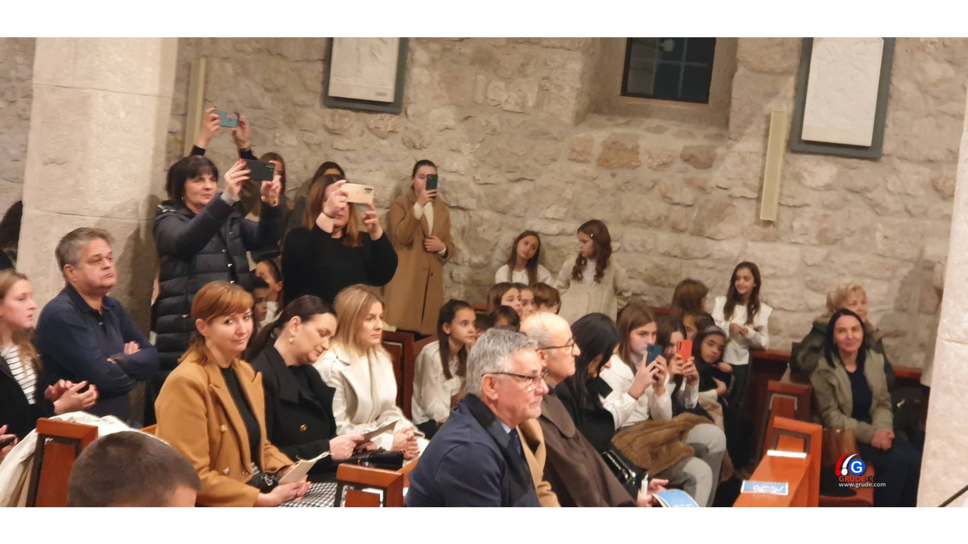 FOTO/VIDEO Održan Božićni koncert Glazbene škole Grude ''Dođe Isus spas''
