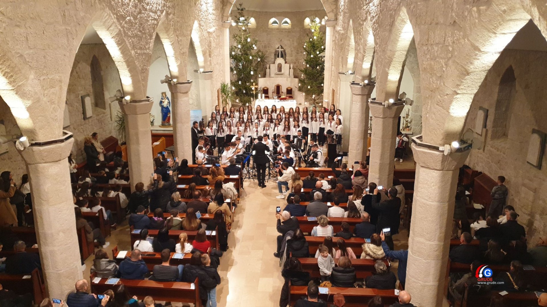 FOTO/VIDEO Održan Božićni koncert Glazbene škole Grude ''Dođe Isus spas''