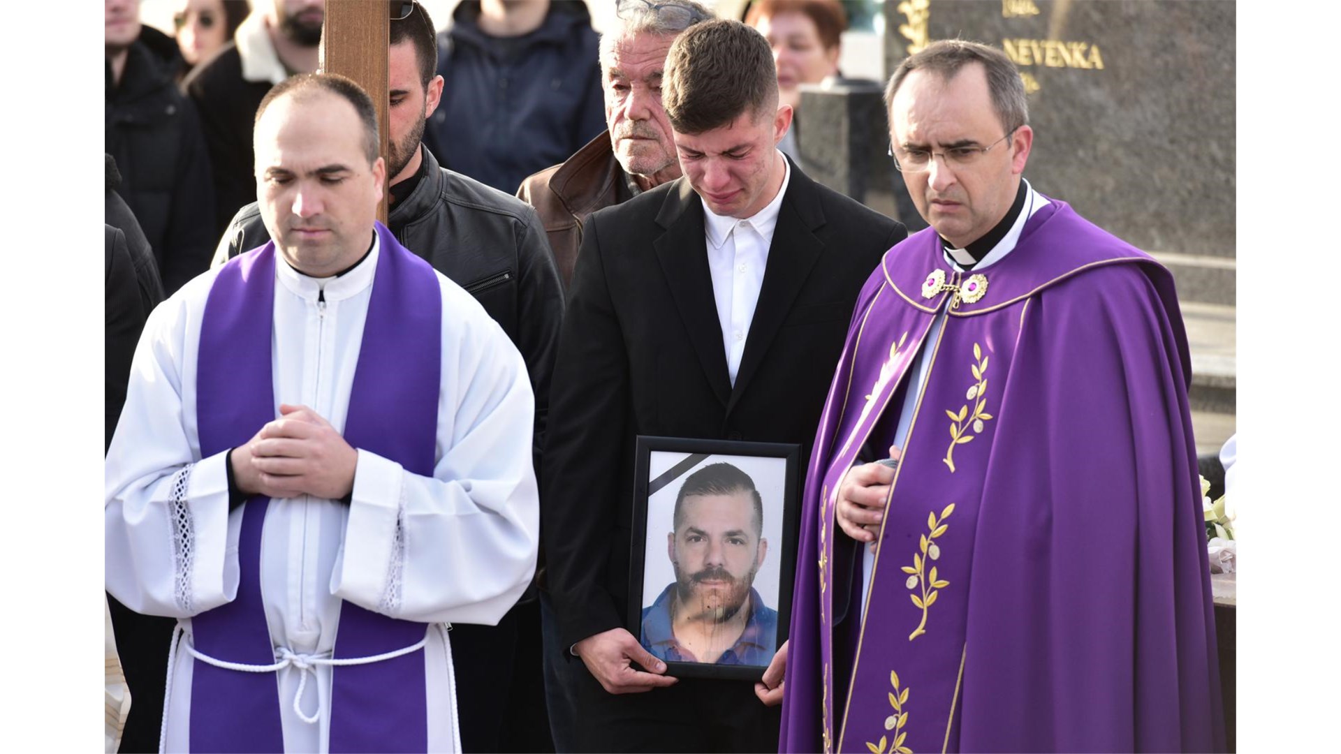 FOTO: Tisuće se došle oprostiti od zadarskog slavuja Davida Ricova (37)