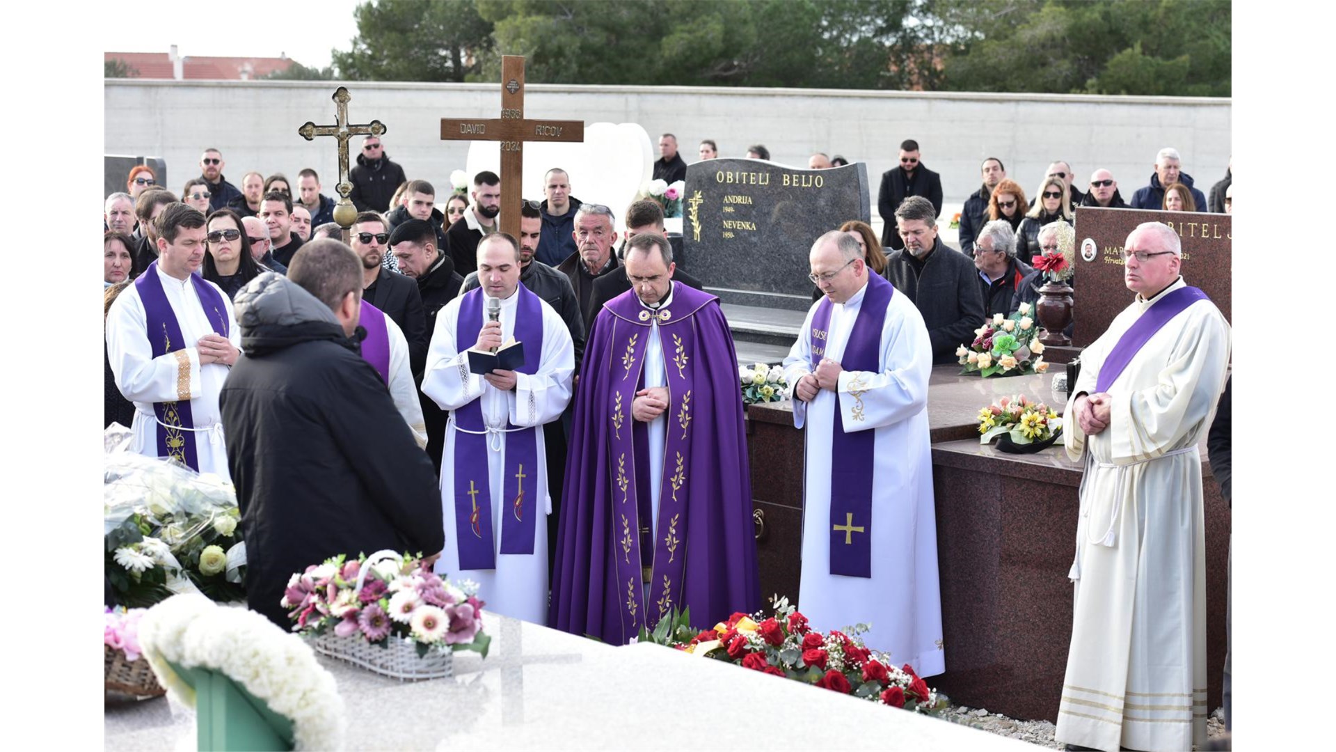 FOTO: Tisuće se došle oprostiti od zadarskog slavuja Davida Ricova (37)