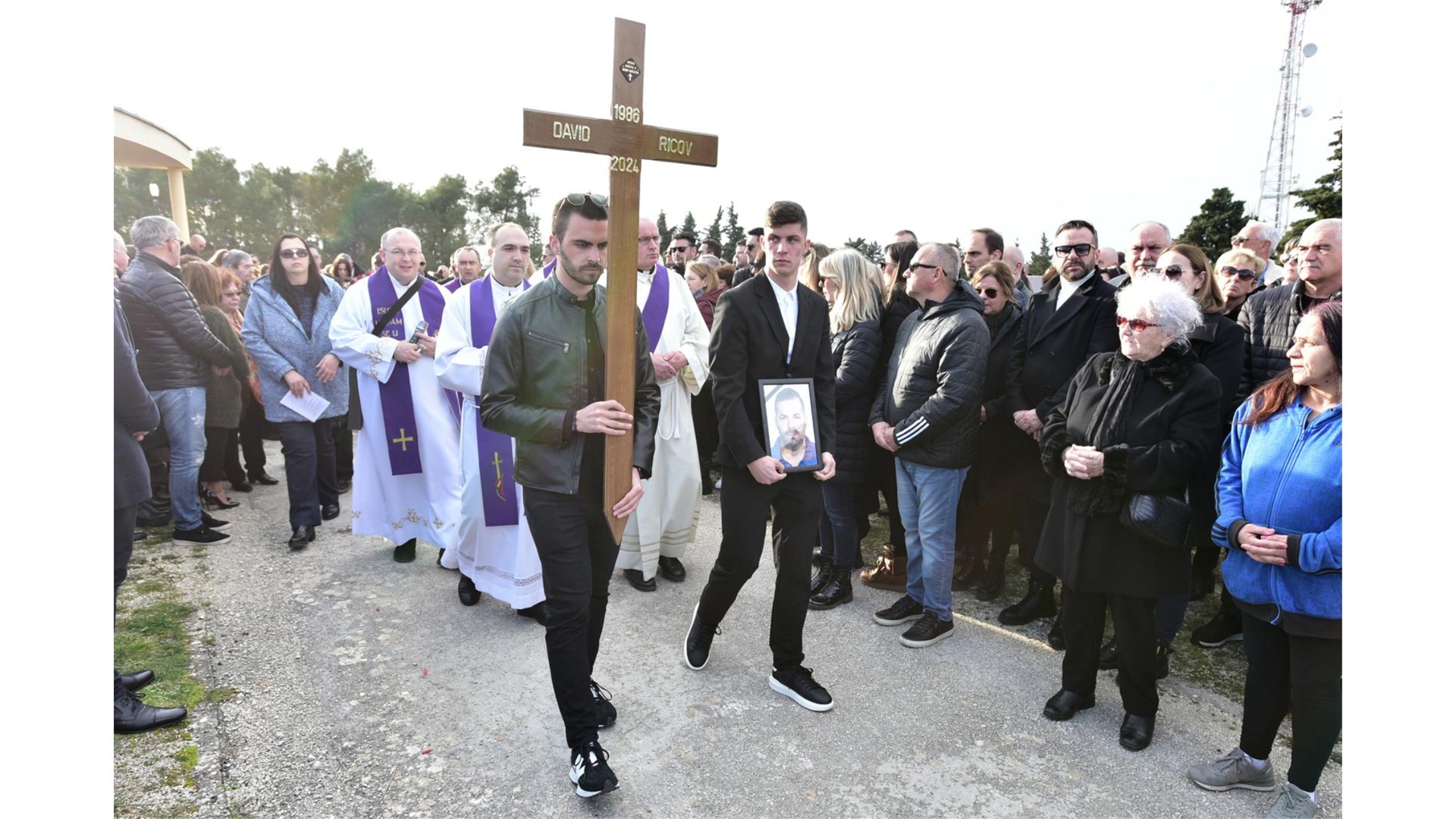 FOTO: Tisuće se došle oprostiti od zadarskog slavuja Davida Ricova (37)