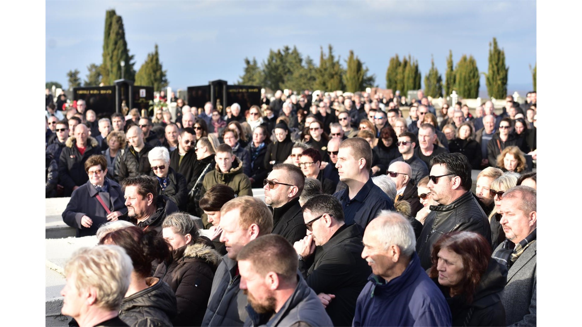 FOTO: Tisuće se došle oprostiti od zadarskog slavuja Davida Ricova (37)