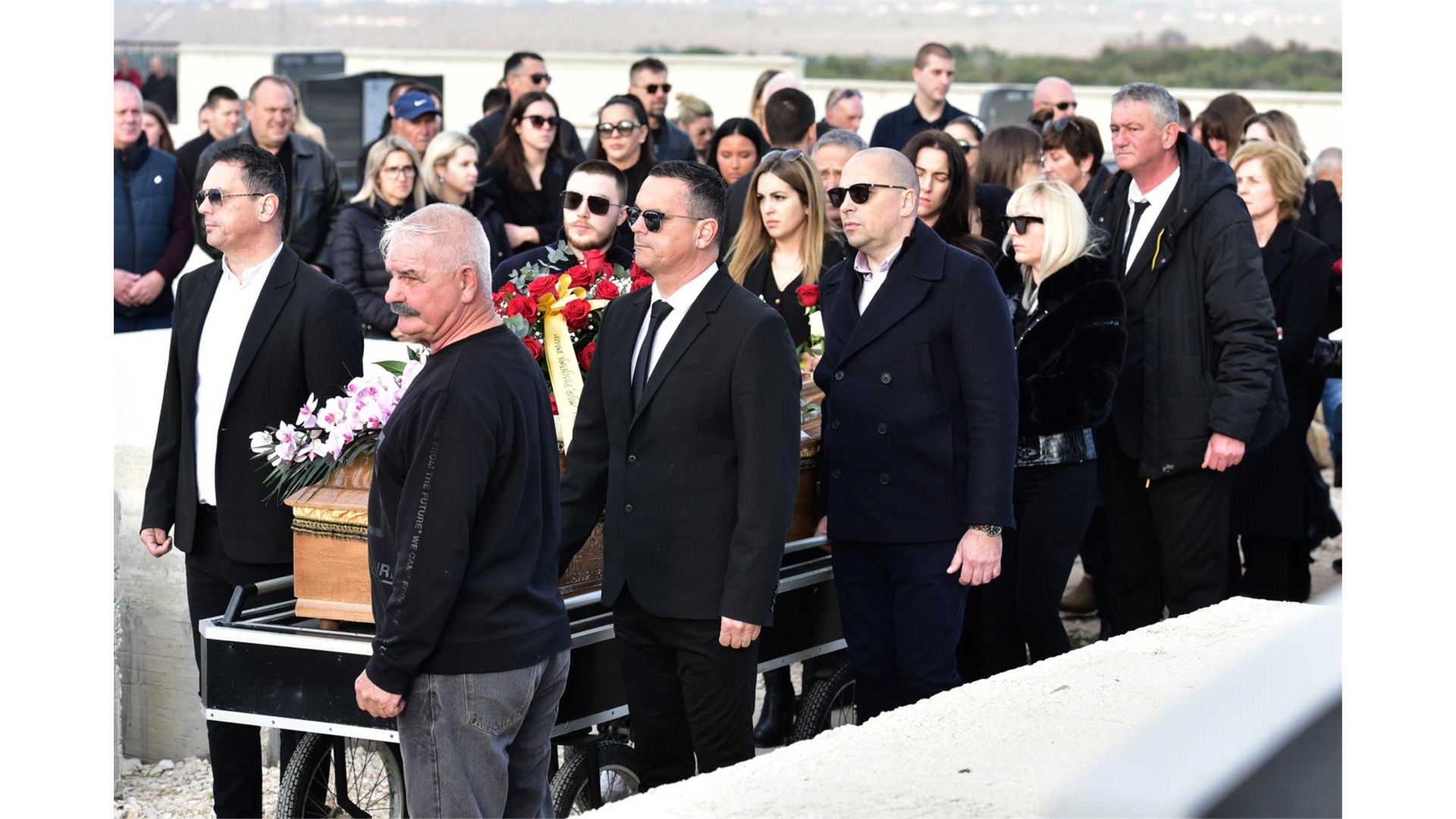 FOTO: Tisuće se došle oprostiti od zadarskog slavuja Davida Ricova (37)