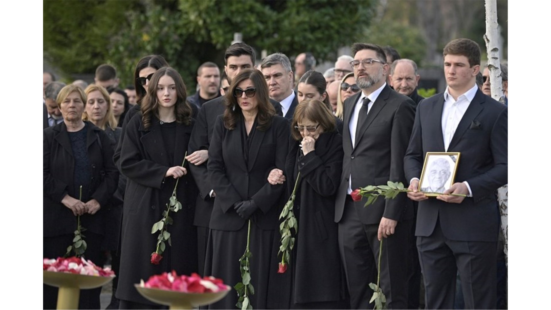 FOTO: Pokopan Milanovićev punac, Hercegovac! Od njega se oprostili Rojs, Mesić, Kusić...